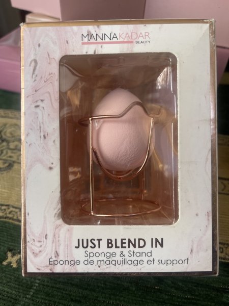 Manna Kadar Beauty  Blending Sponges & Holder